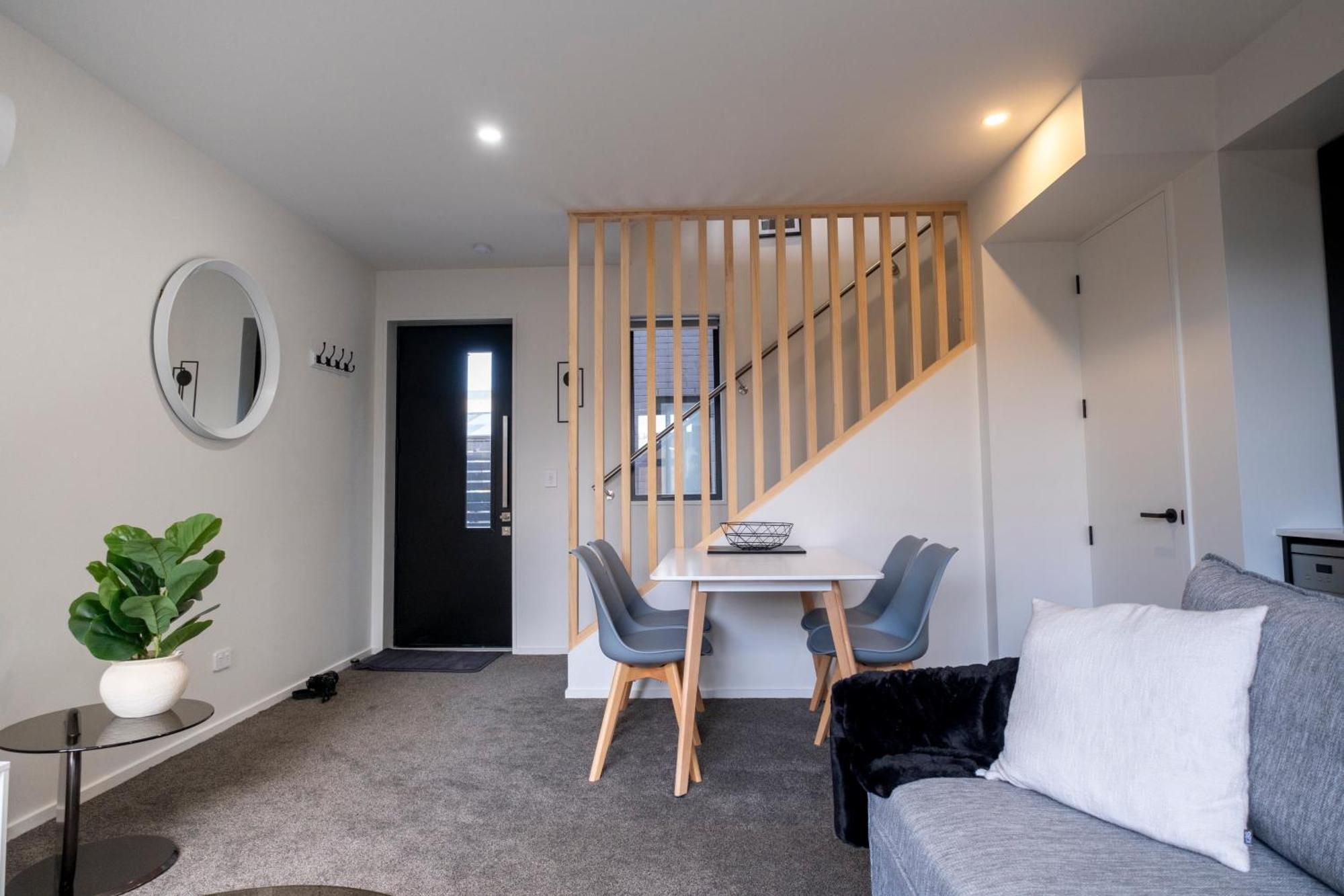 Luxury 2 Bed Townhome In Cbd ไครสต์เชิร์ช ภายนอก รูปภาพ
