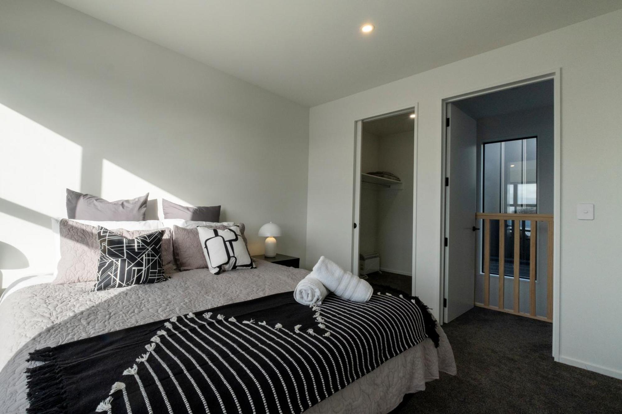 Luxury 2 Bed Townhome In Cbd ไครสต์เชิร์ช ภายนอก รูปภาพ