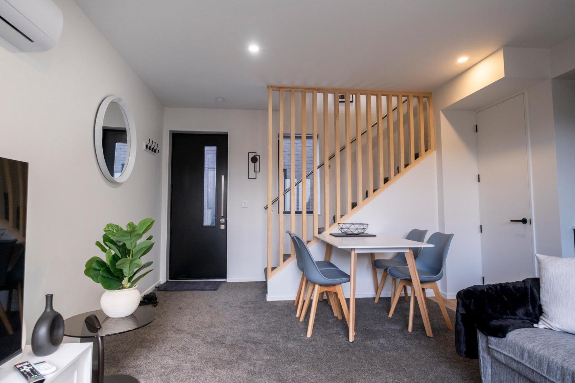 Luxury 2 Bed Townhome In Cbd ไครสต์เชิร์ช ภายนอก รูปภาพ