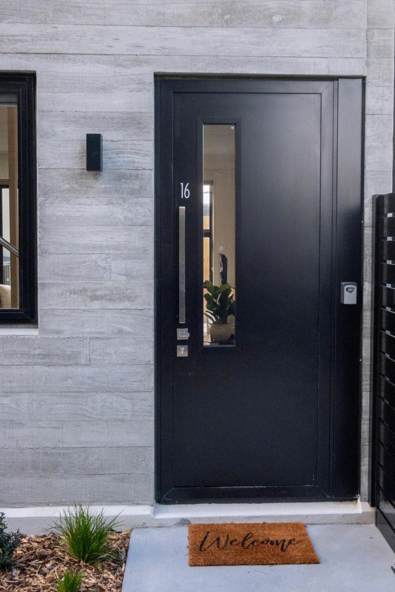 Luxury 2 Bed Townhome In Cbd ไครสต์เชิร์ช ภายนอก รูปภาพ