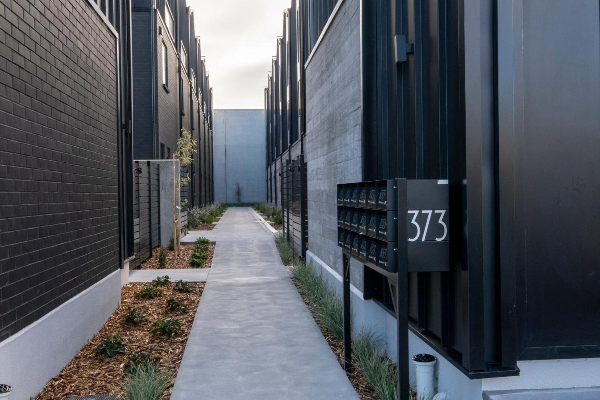 Luxury 2 Bed Townhome In Cbd ไครสต์เชิร์ช ภายนอก รูปภาพ